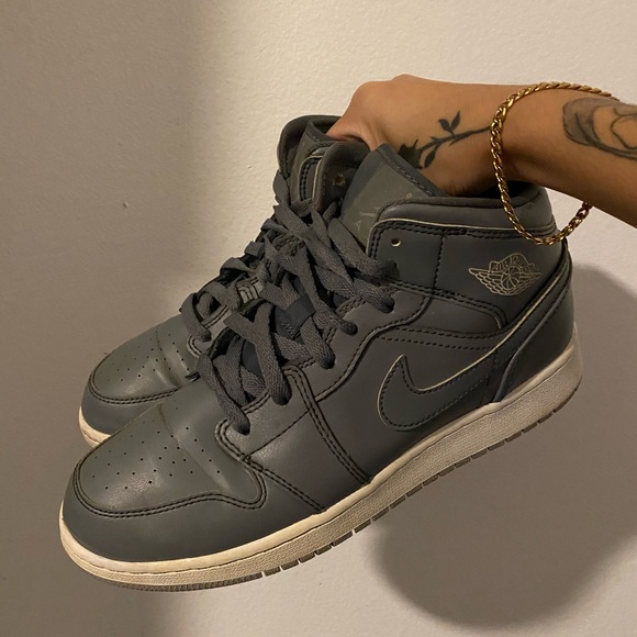 Air Jordan 1 Retro Mid GS ‘Cool Grey Wolf Grey’